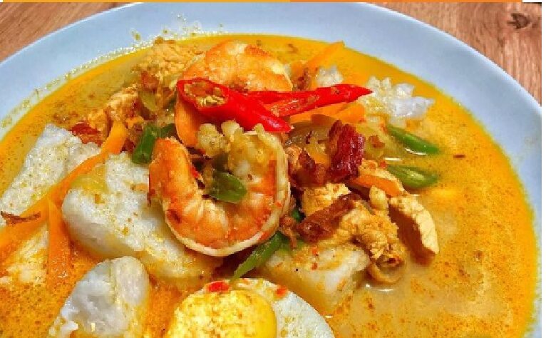 Lontong Sayur Buncis Dengan Telur Balado dan Udang